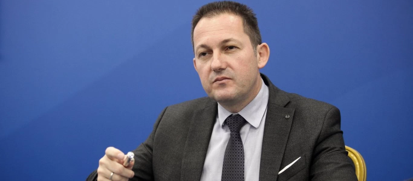 Δείτε live την ενημέρωση από τον κυβερνητικό εκπρόσωπο Στέλιο Πέτσα (βίντεο)